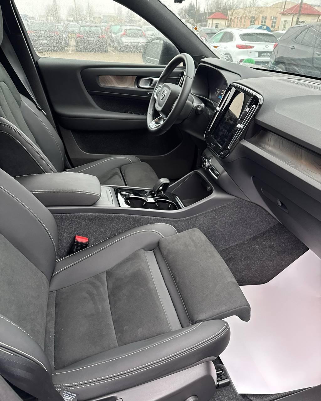 Volvo XC40 I · Рестайлинг , 2023 г., автомат, электро - фото 13