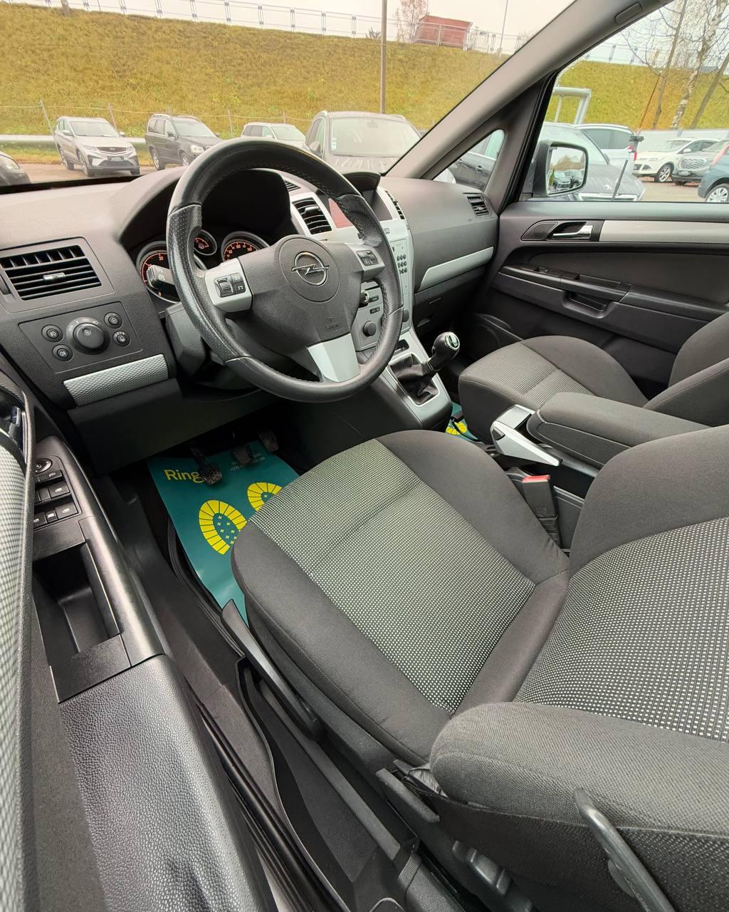 Opel Zafira B · Рестайлинг , 2011 г., механика, дизель - фото 11