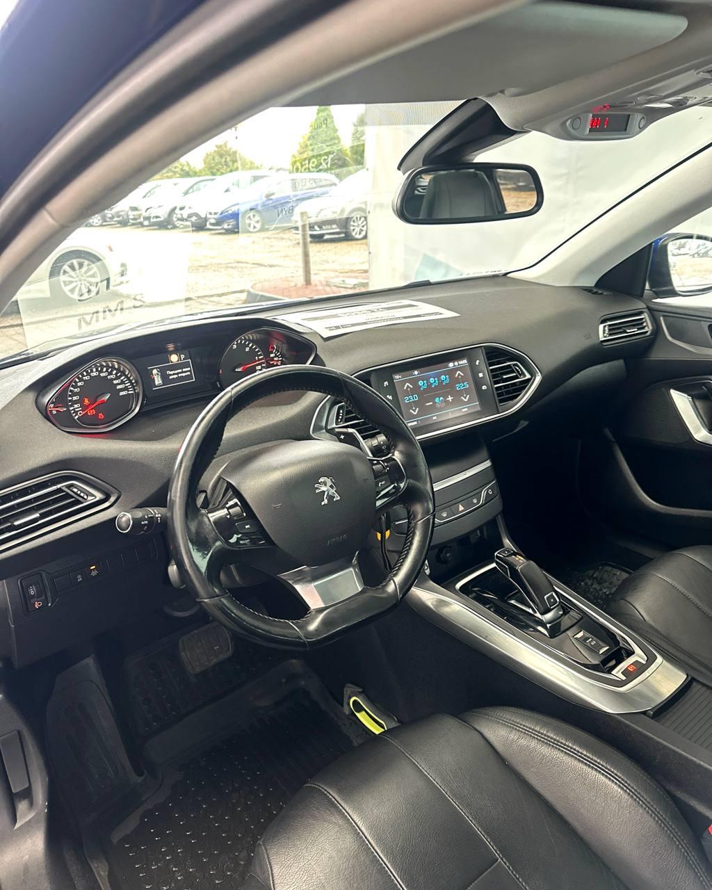 Peugeot 308 T9 · Рестайлинг , 2018 г., автомат, дизель - фото 12