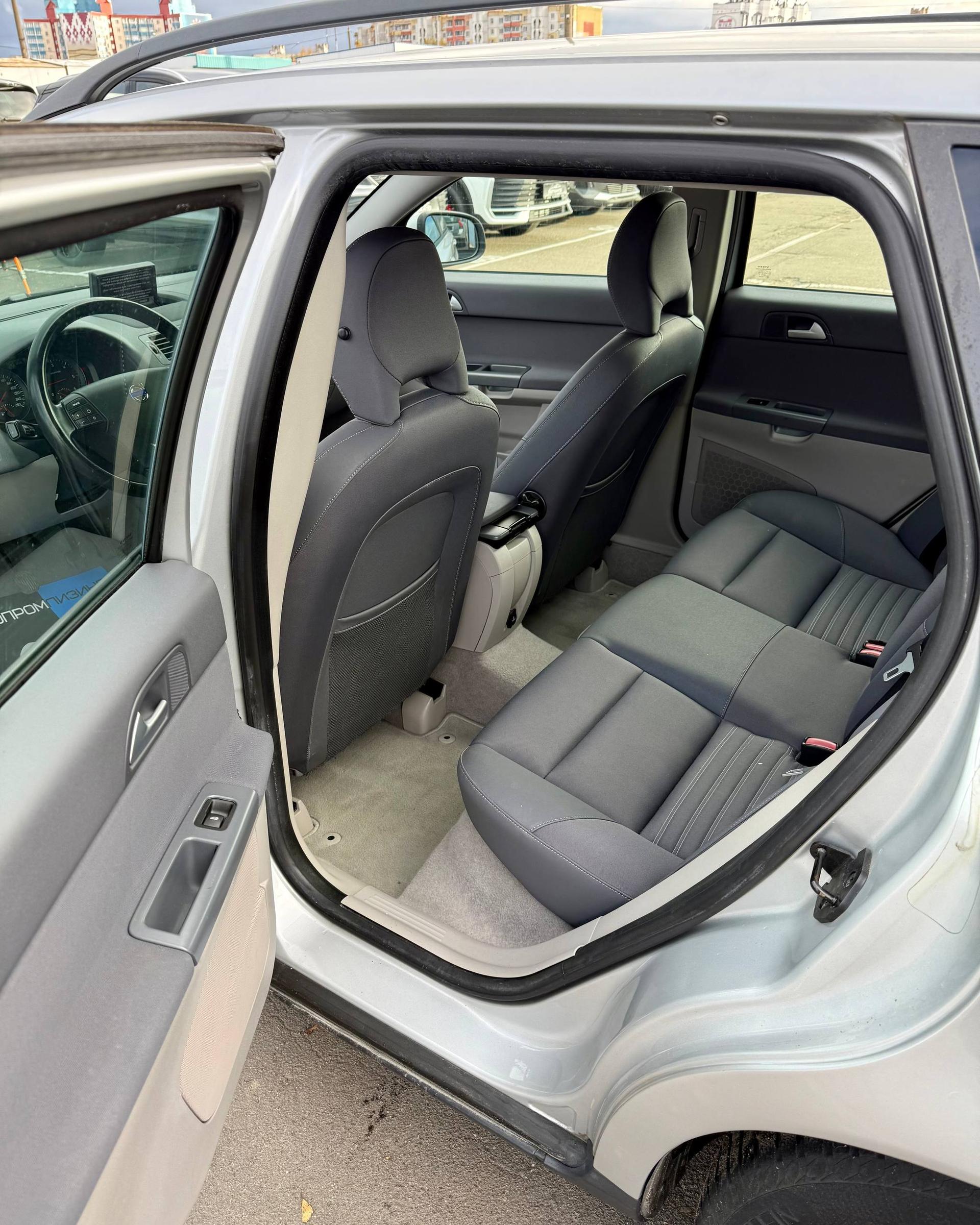 Volvo V50 I · Рестайлинг , 2010 г., механика, дизель - фото 13