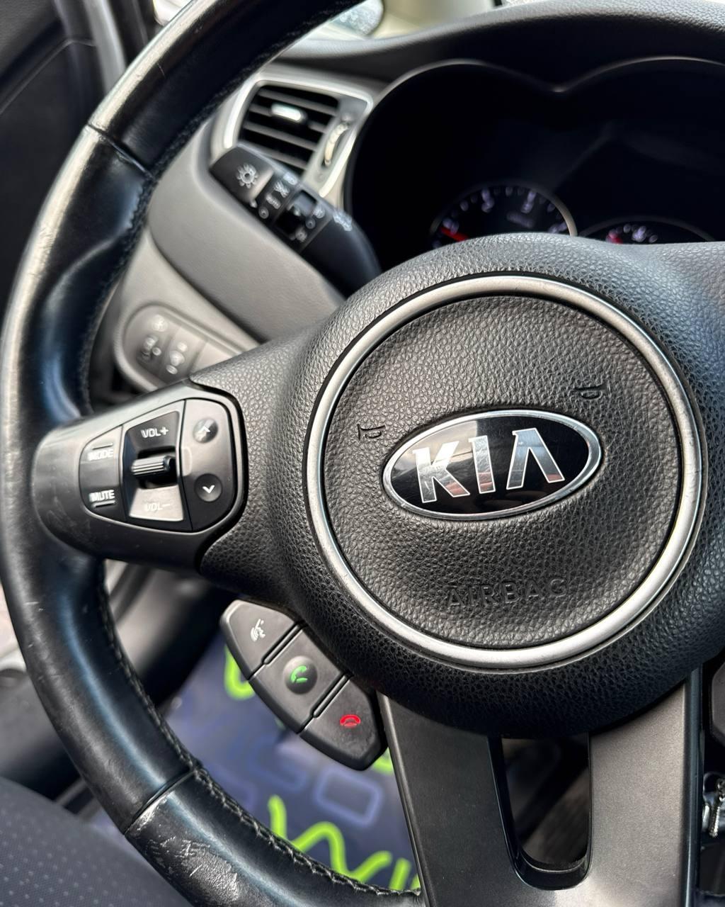 Kia Carens III , 2013 г., механика, дизель - фото 16