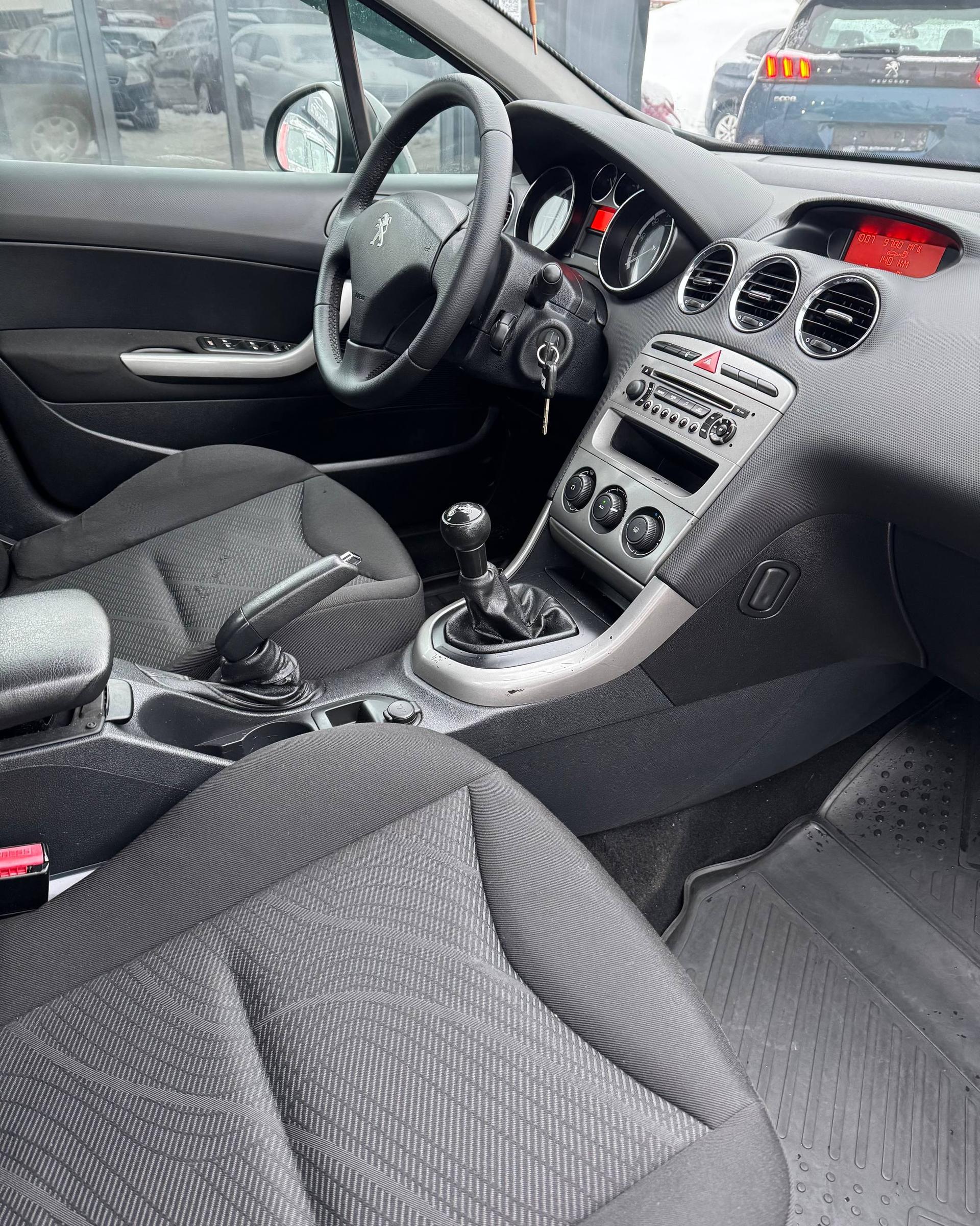 Peugeot 308 T7 · Рестайлинг , 2012 г., механика, дизель - фото 13