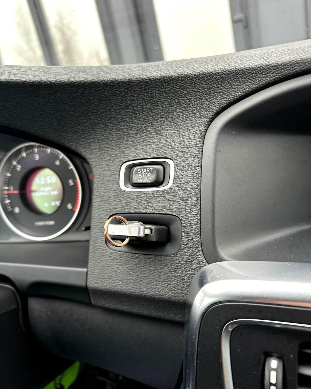 Volvo V60 I , 2012 г., механика, дизель - фото 20