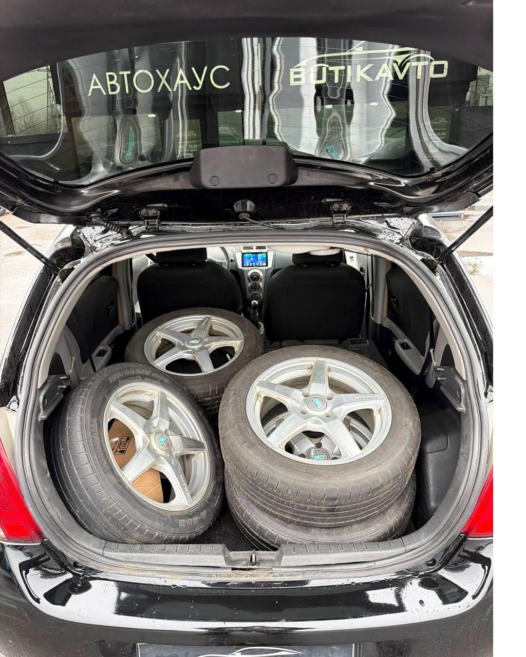 Toyota Yaris II (XP9) · Рестайлинг , 2009 г., механика, бензин - фото 10