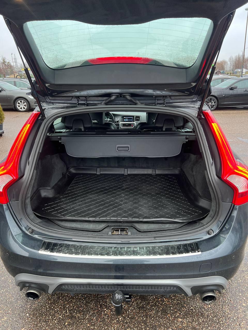 Volvo V60 I · Рестайлинг , 2013 г., робот, дизель - фото 16