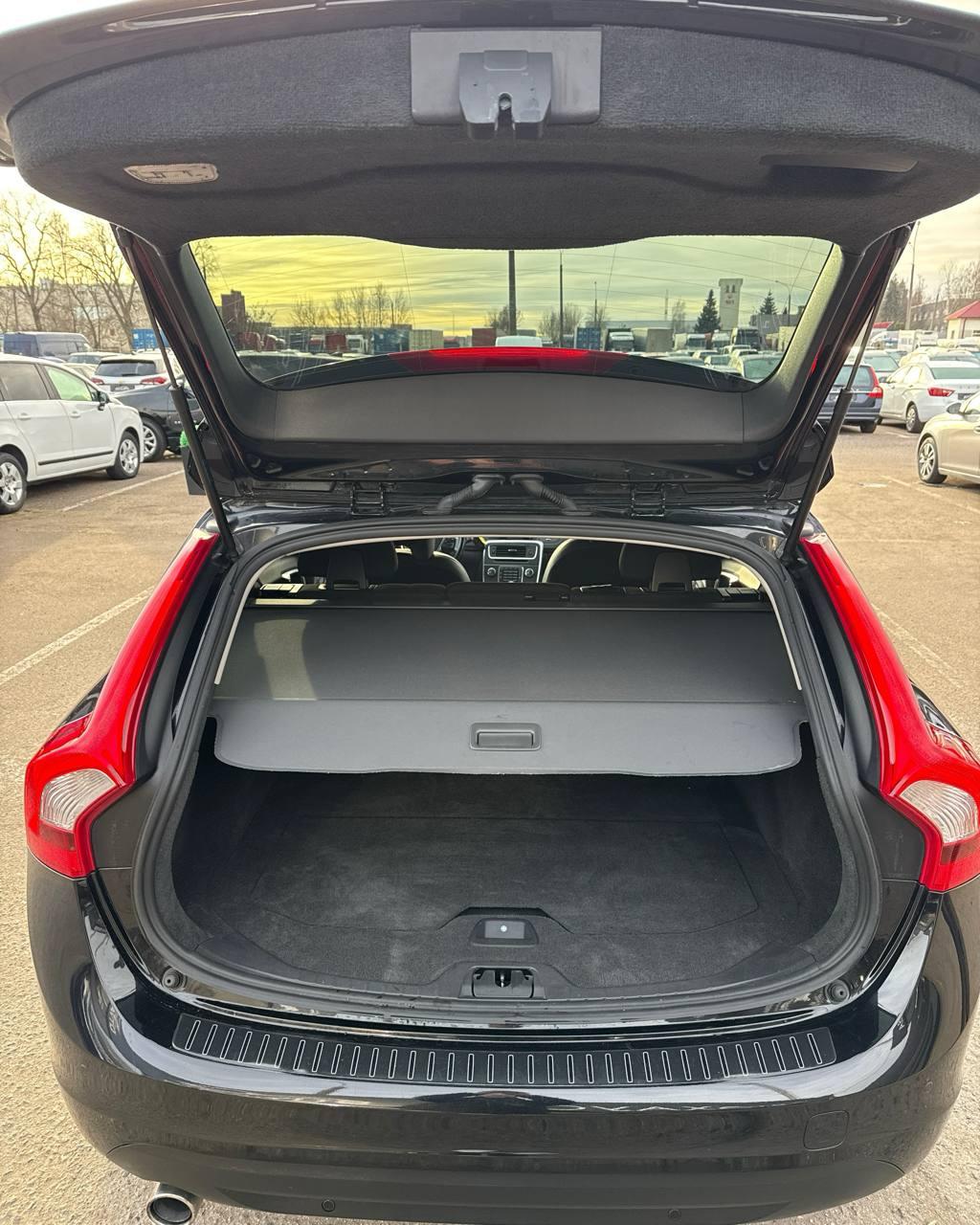 Volvo V60 I , 2011 г., механика, дизель - фото 15