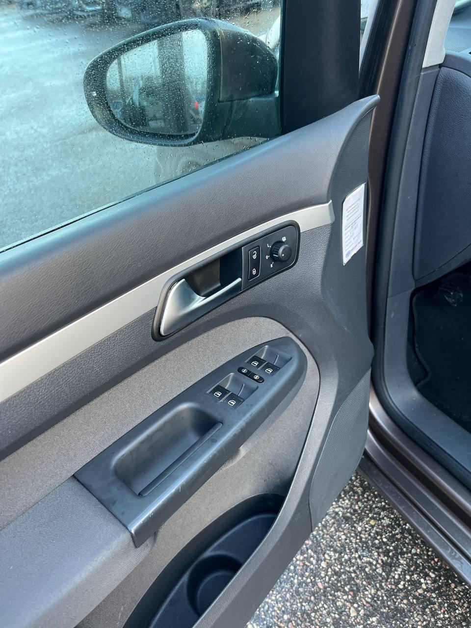 Volkswagen Touran I · 2-й рестайлинг , 2012 г., механика, дизель - фото 10