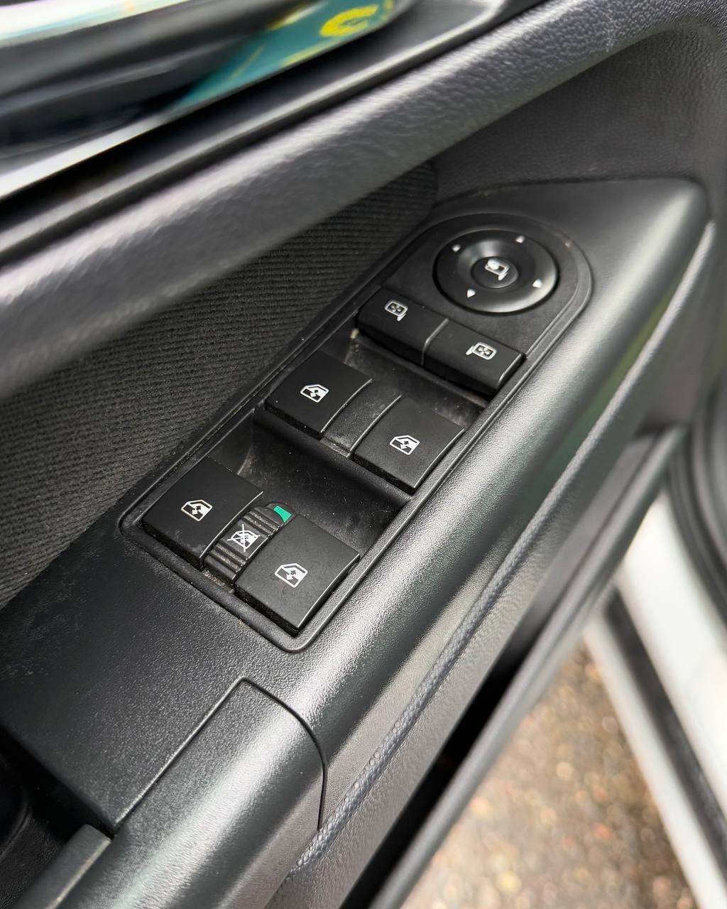 Opel Zafira B · Рестайлинг , 2011 г., механика, дизель - фото 15