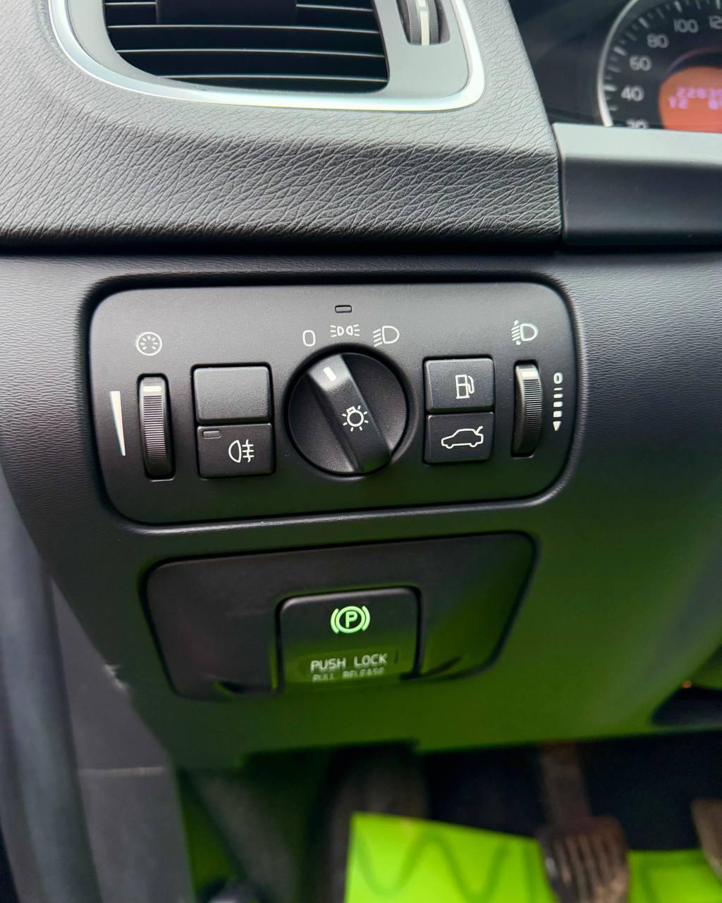 Volvo V60 I , 2011 г., механика, дизель - фото 17