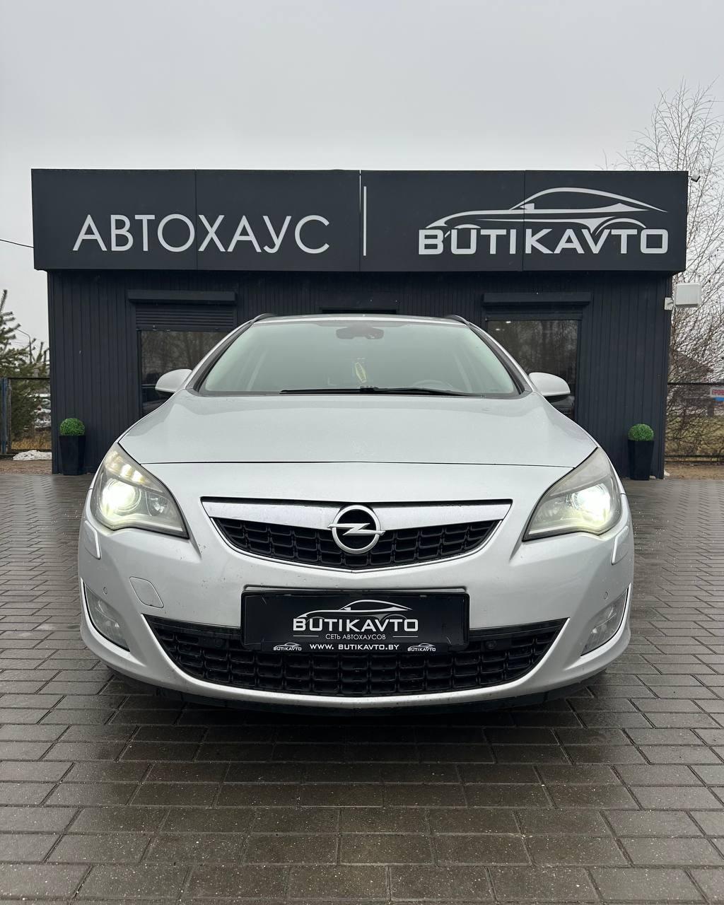 Opel Astra J · Рестайлинг , 2012 г., механика, дизель - фото 2