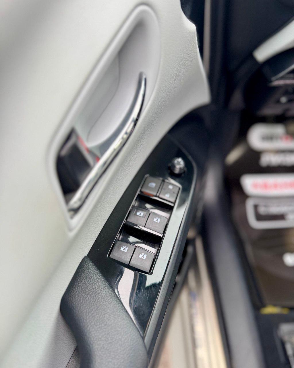 Toyota Prius IV (XW50) · Рестайлинг , 2018 г., вариатор, бензин - фото 17