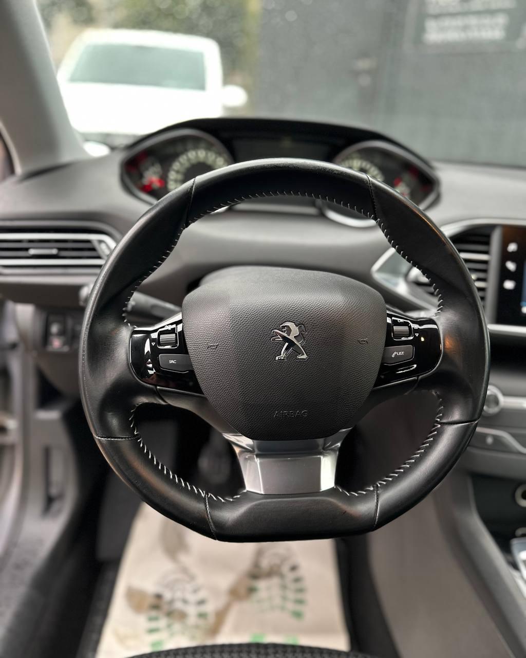 Peugeot 308 T9 · Рестайлинг , 2019 г., механика, дизель - фото 11