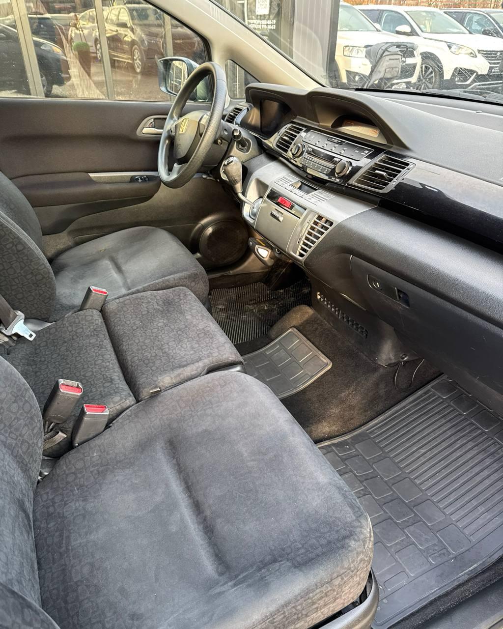 Honda FR-V I , 2005 г., механика, бензин - фото 14