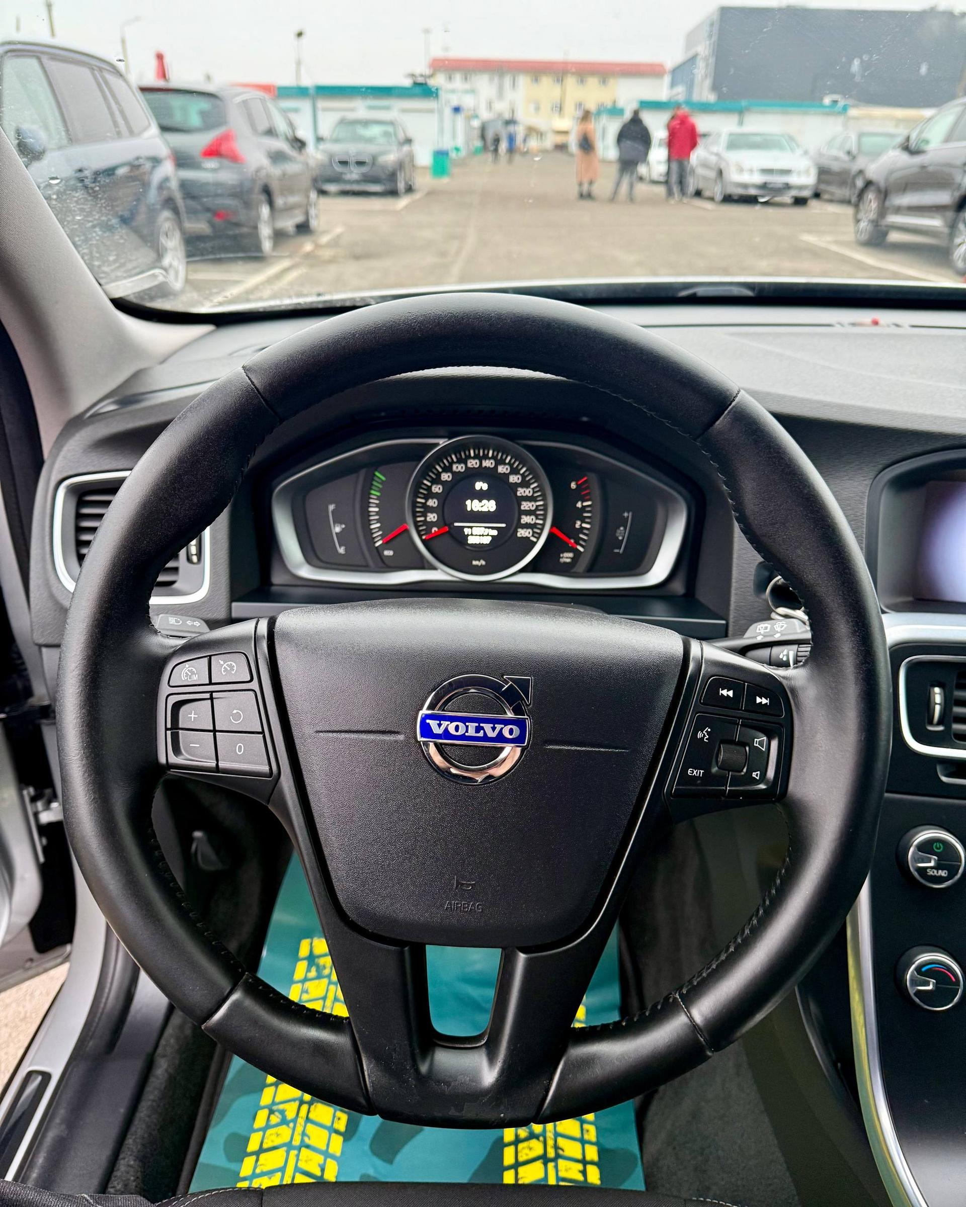 Volvo V60 I · Рестайлинг , 2013 г., механика, дизель - фото 12