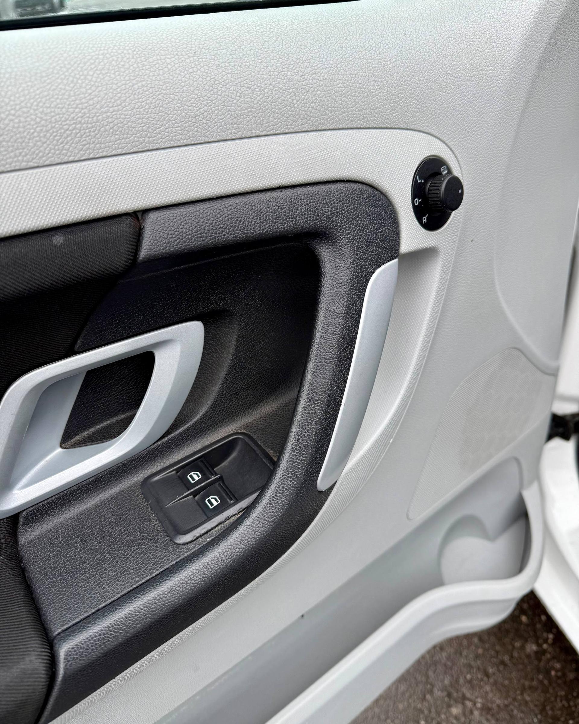 Skoda Fabia 5J · Рестайлинг , 2010 г., механика, бензин - фото 9