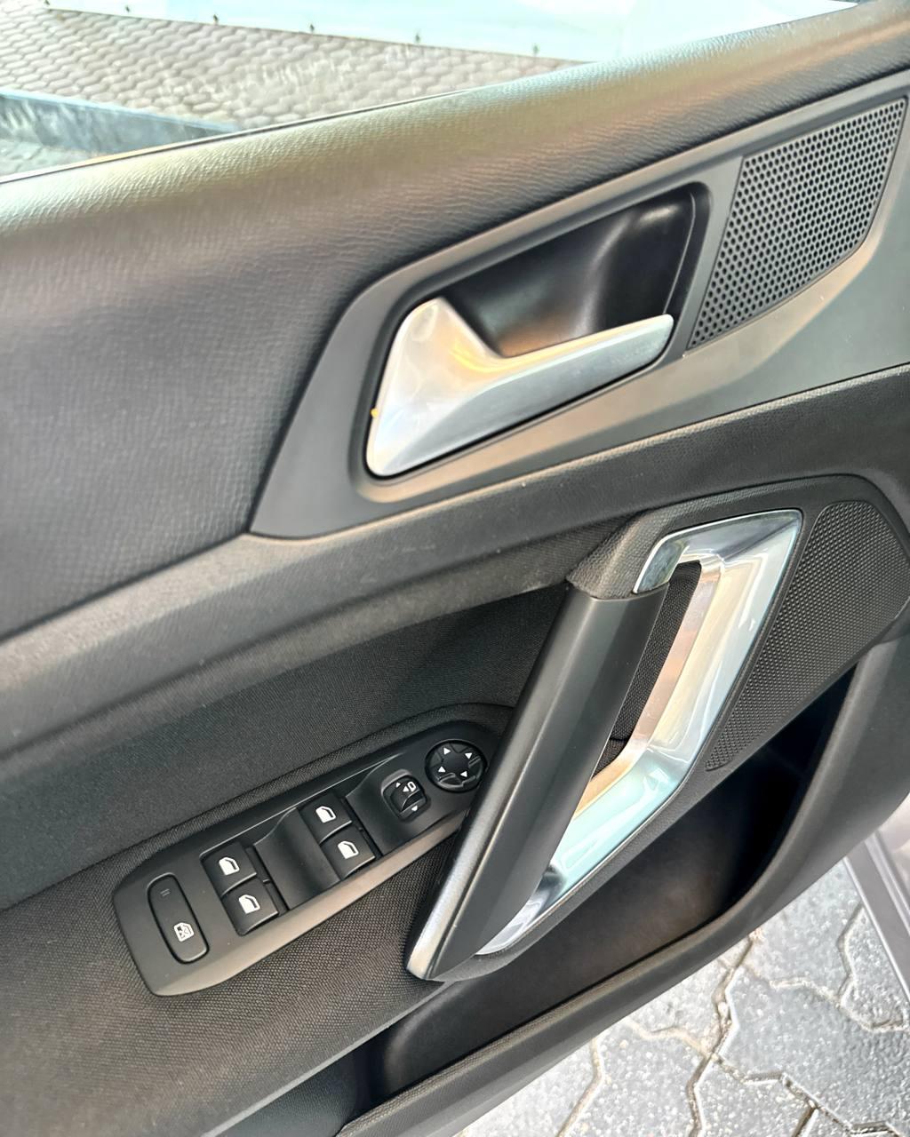 Peugeot 308 T9 · Рестайлинг , 2020 г., механика, бензин - фото 9