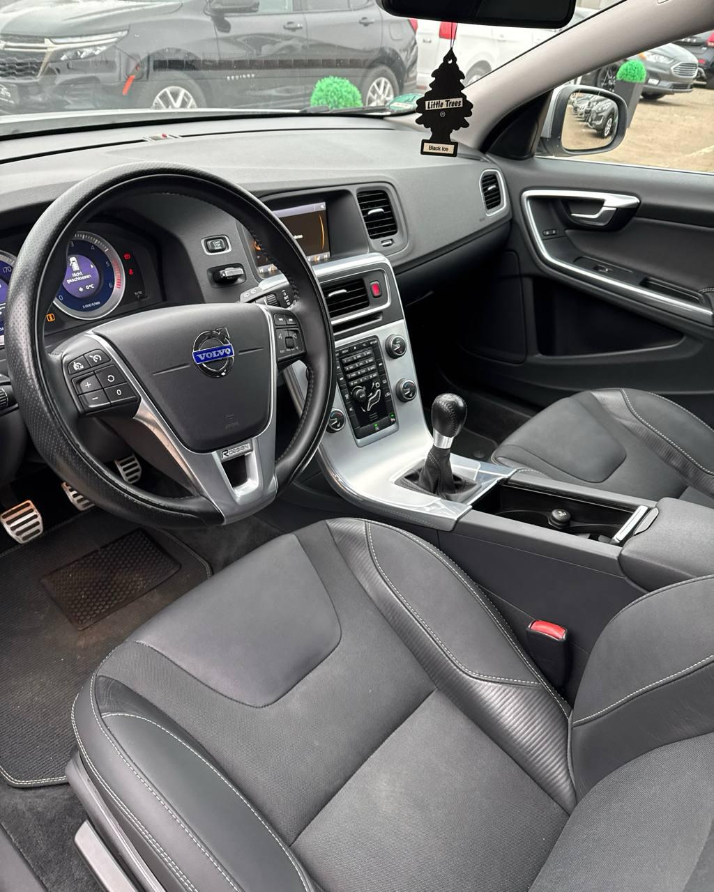 Volvo V60 I , 2012 г., механика, дизель - фото 10