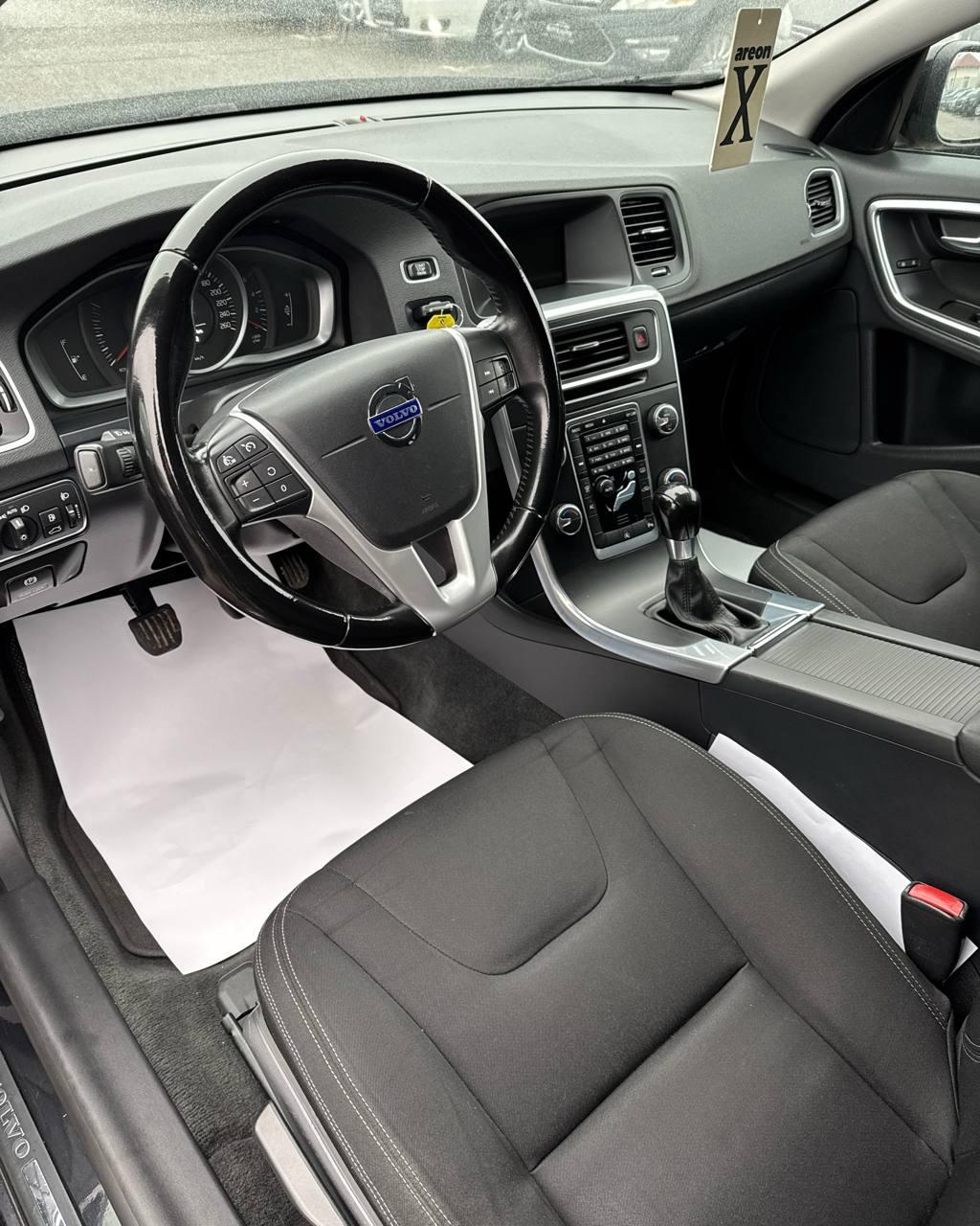 Volvo V60 I · Рестайлинг , 2013 г., механика, дизель - фото 10