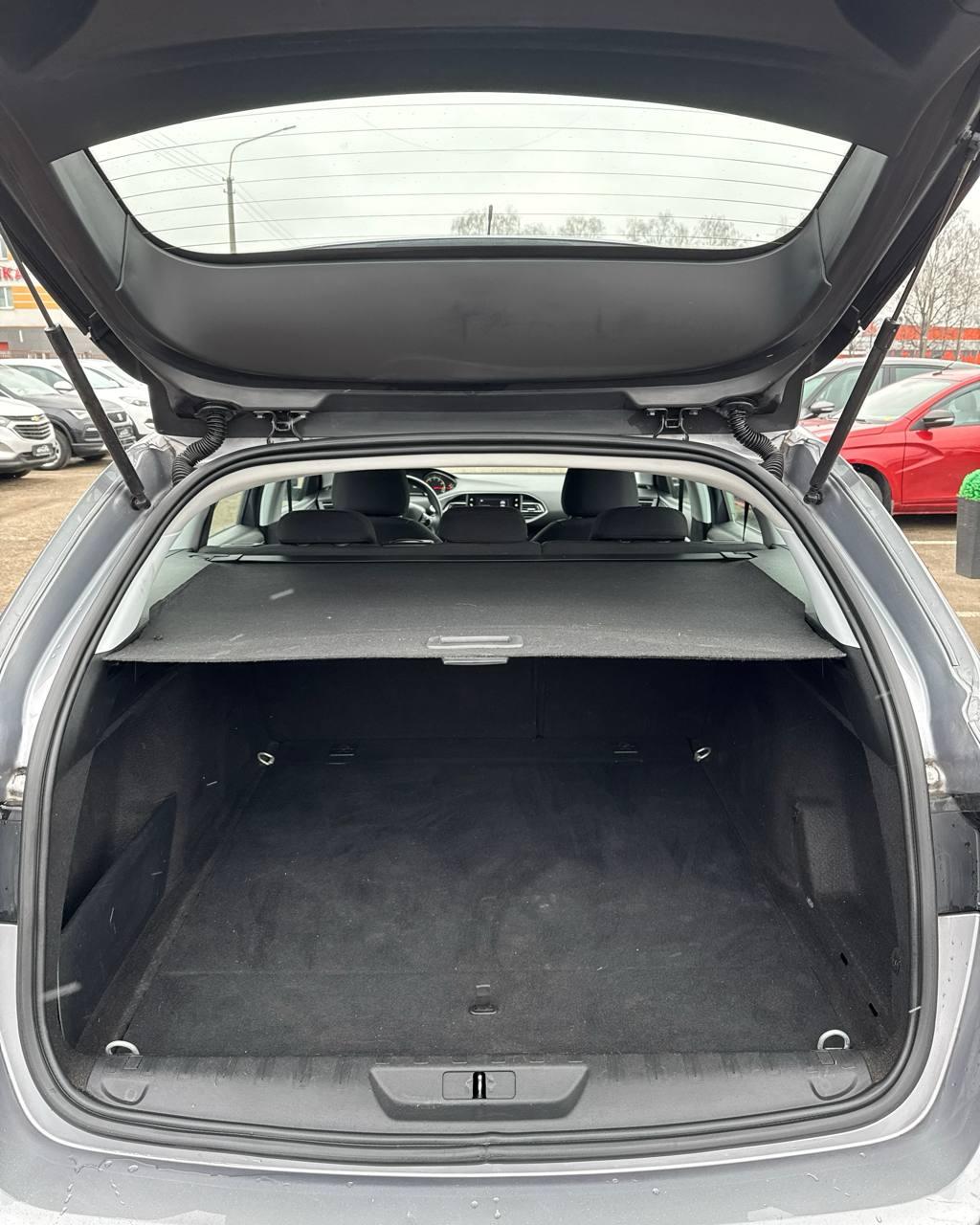 Peugeot 308 T9 · Рестайлинг , 2019 г., механика, бензин - фото 14