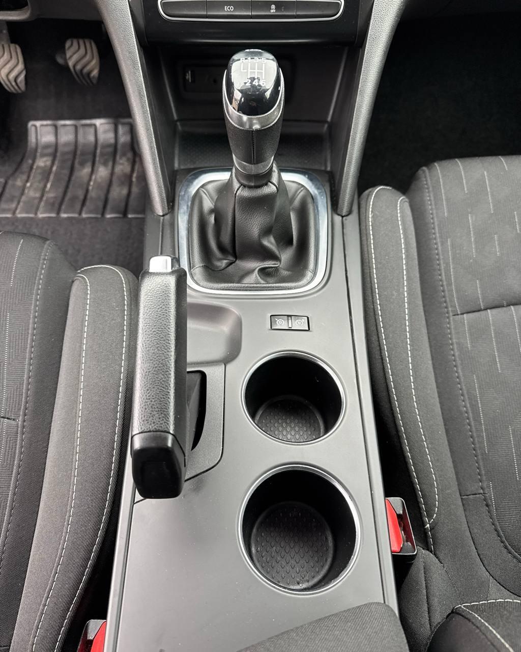 RENAULT MEGANE, 2018 г., механика, бензин - фото 16