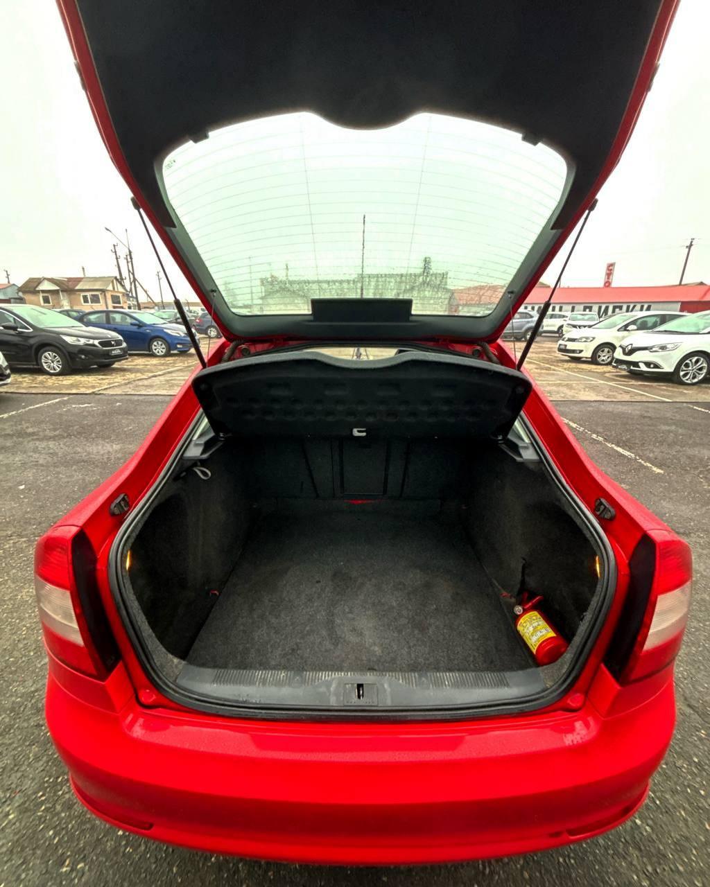 Skoda Octavia II · Рестайлинг , 2010 г., механика, бензин - фото 13