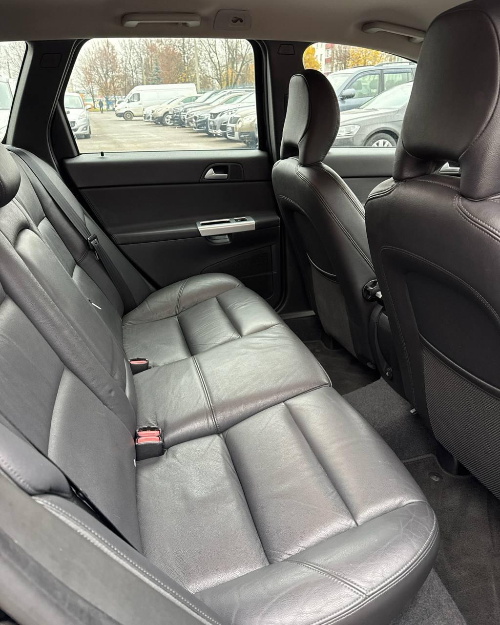 Volvo V50 I · 2-й рестайлинг , 2012 г., механика, дизель  - фото 12