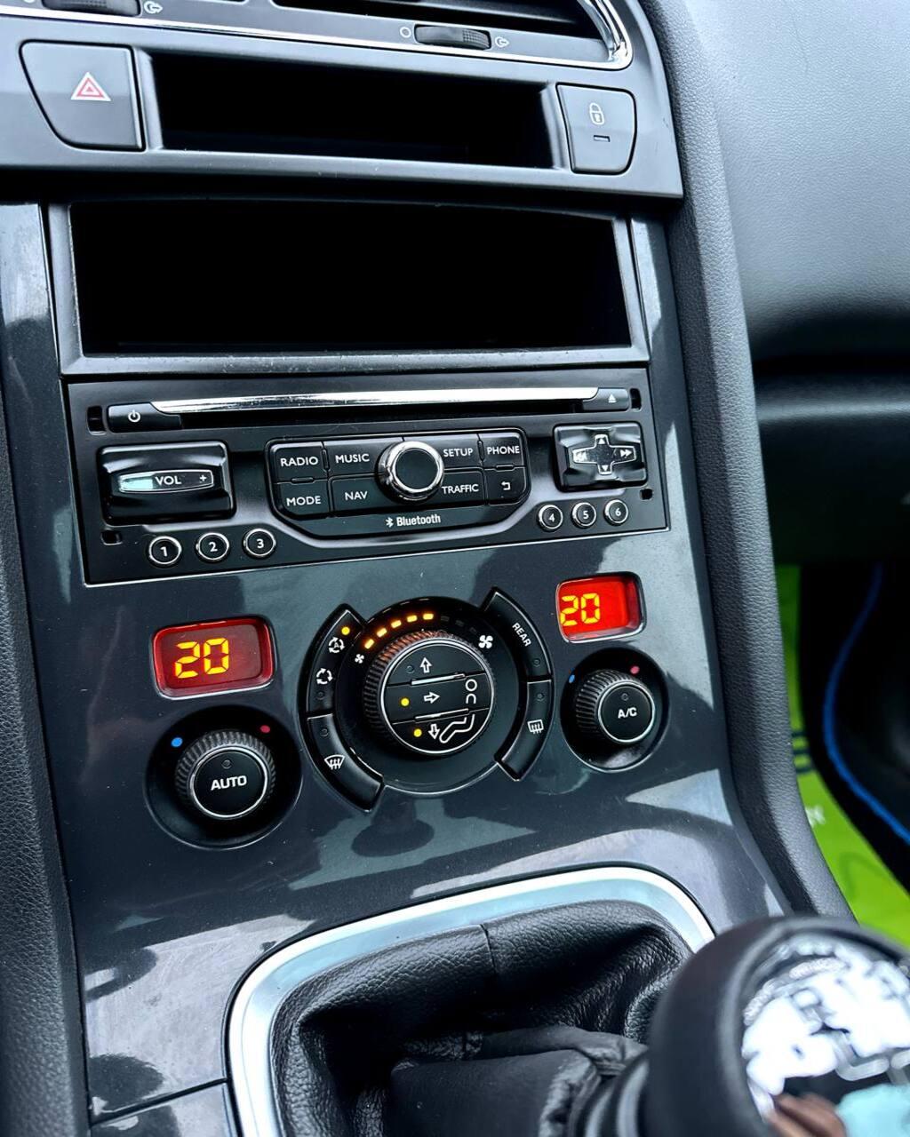 Peugeot 5008 I · Рестайлинг , 2014 г., механика, дизель - фото 15