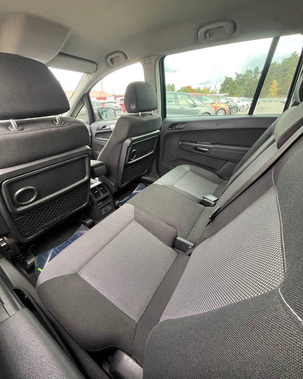 Opel Zafira B · Рестайлинг , 2011 г., механика, дизель - фото 10