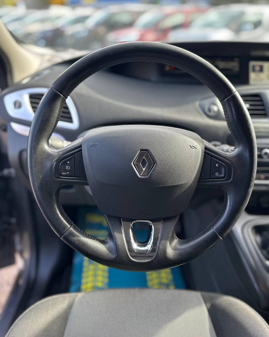 Renault Grand Scenic III · 2-й рестайлинг , 2013 г., механика, бензин - фото 11