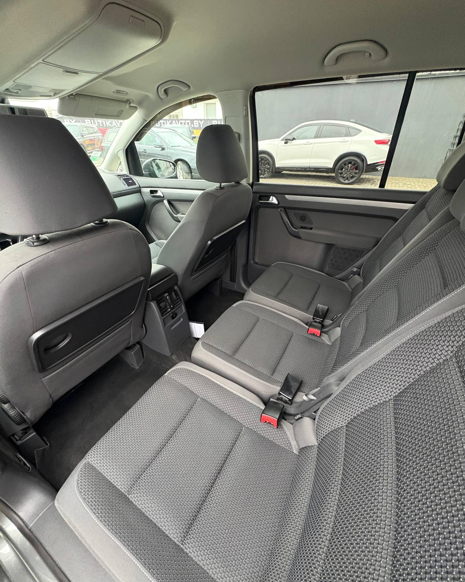 Volkswagen Touran I · 2-й рестайлинг , 2011 г., механика, дизель - фото 9