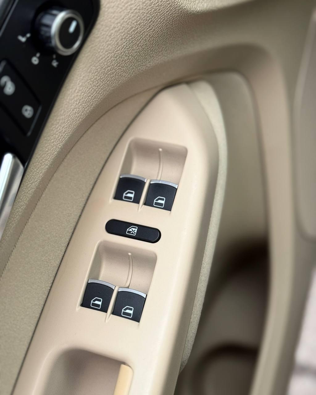 Volkswagen Touran I · 2-й рестайлинг , 2013 г., робот, дизель - фото 18