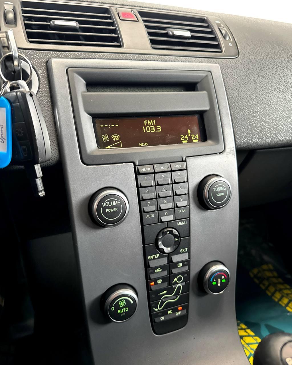 Volvo V50 I · 2-й рестайлинг , 2010 г., механика, дизель - фото 12