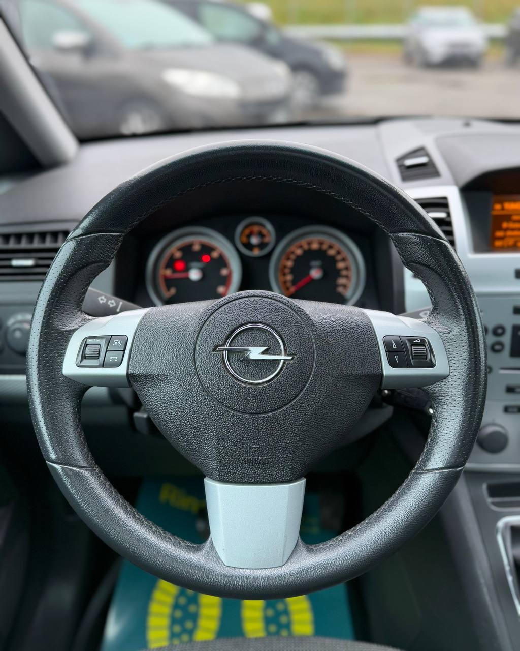 Opel Zafira B · Рестайлинг , 2011 г., механика, дизель - фото 10