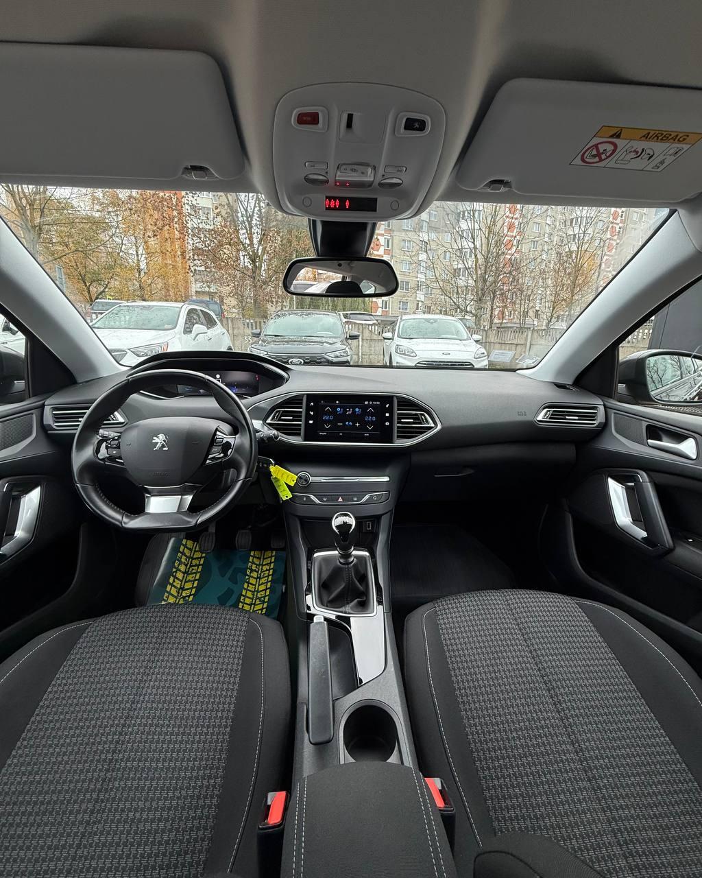 Peugeot 308 T9 · Рестайлинг , 2020 г., механика, бензин - фото 9