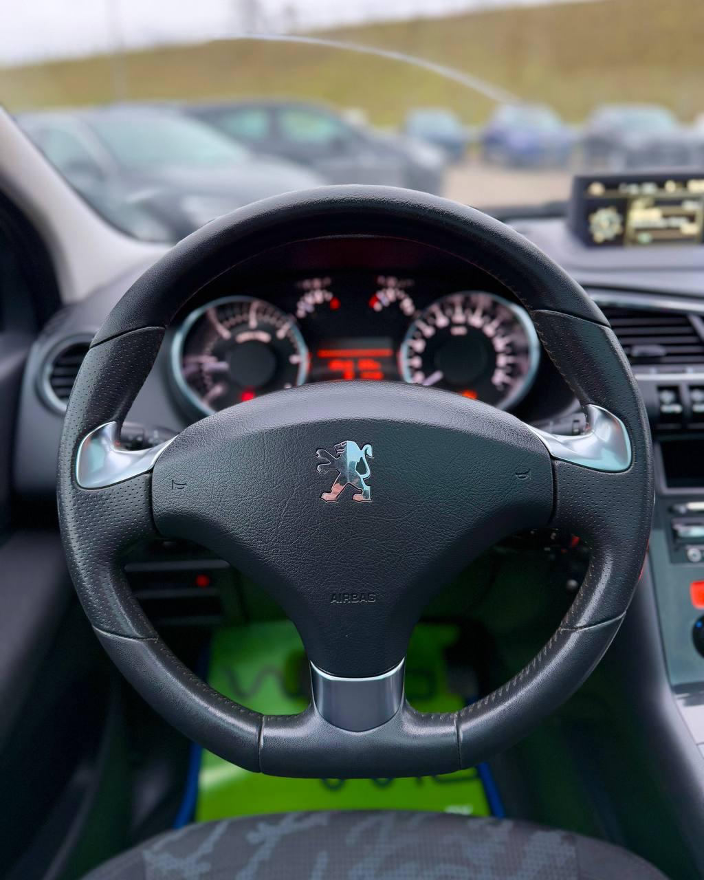 Peugeot 3008 I · Рестайлинг , 2014 г., механика, дизель - фото 12