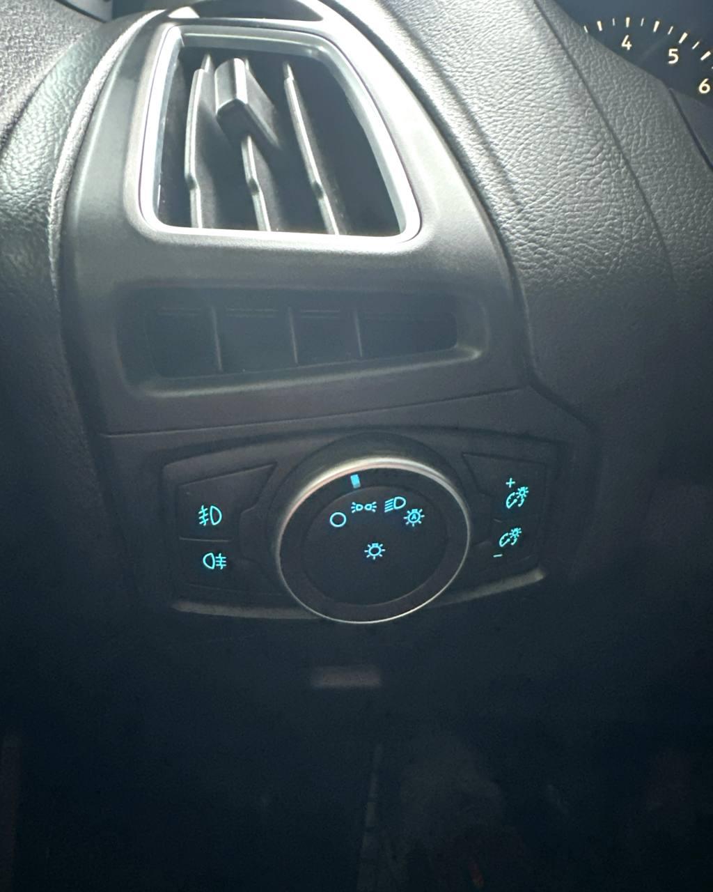 Ford Focus III · Рестайлинг , 2014 г., механика, бензин - фото 11