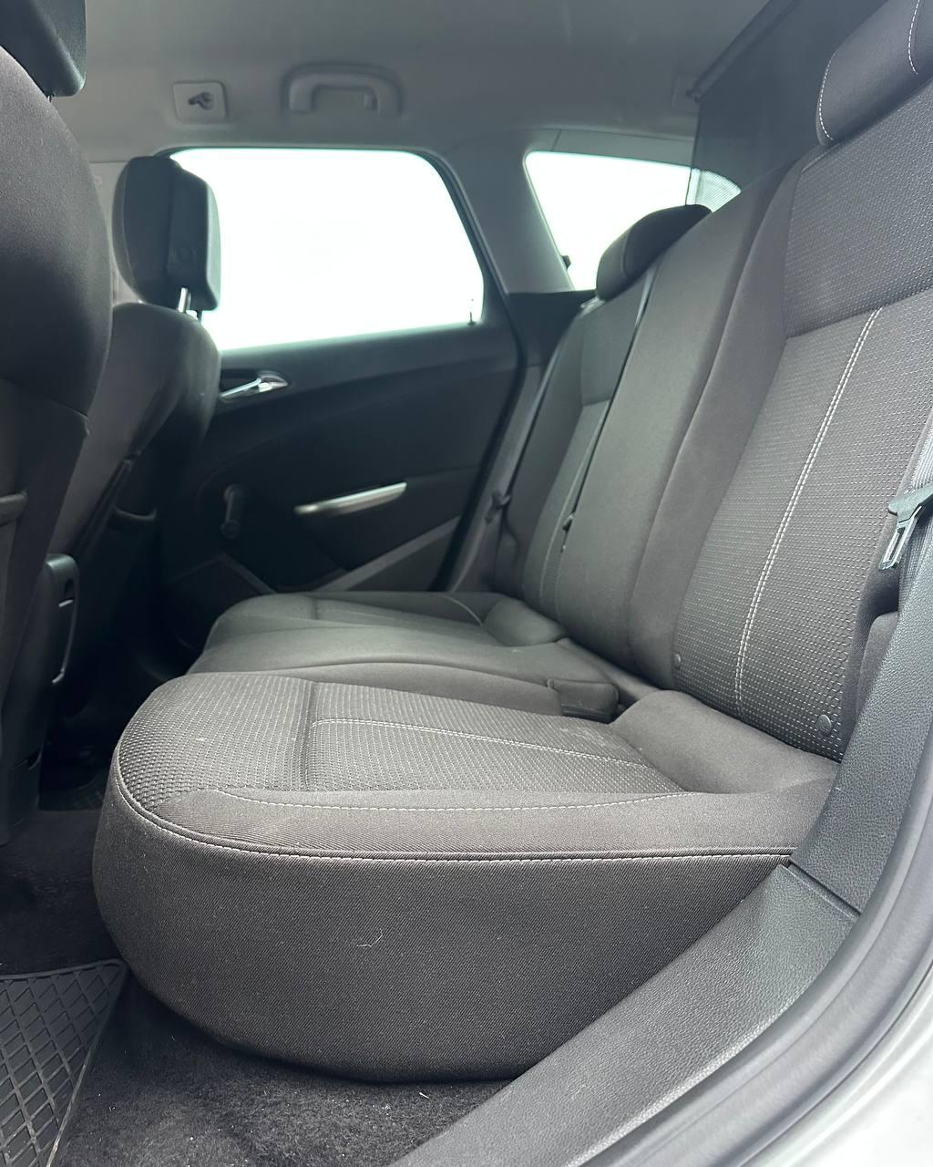 Opel Astra J · Рестайлинг , 2012 г., механика, дизель - фото 8