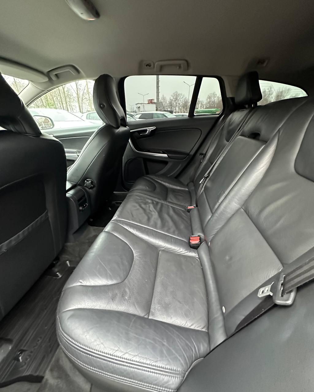 Volvo V60 I , 2011 г., механика, дизель - фото 8