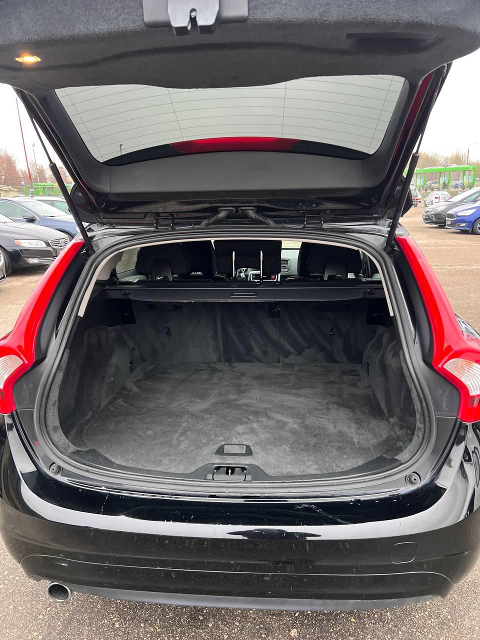 Volvo V60 I · Рестайлинг , 2015 г., механика, дизель - фото 15