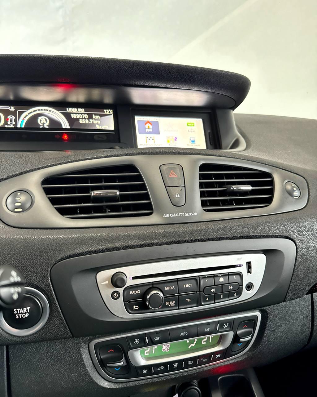 Renault Scenic III · 2-й рестайлинг , 2012 г., механика, дизель  - фото 11