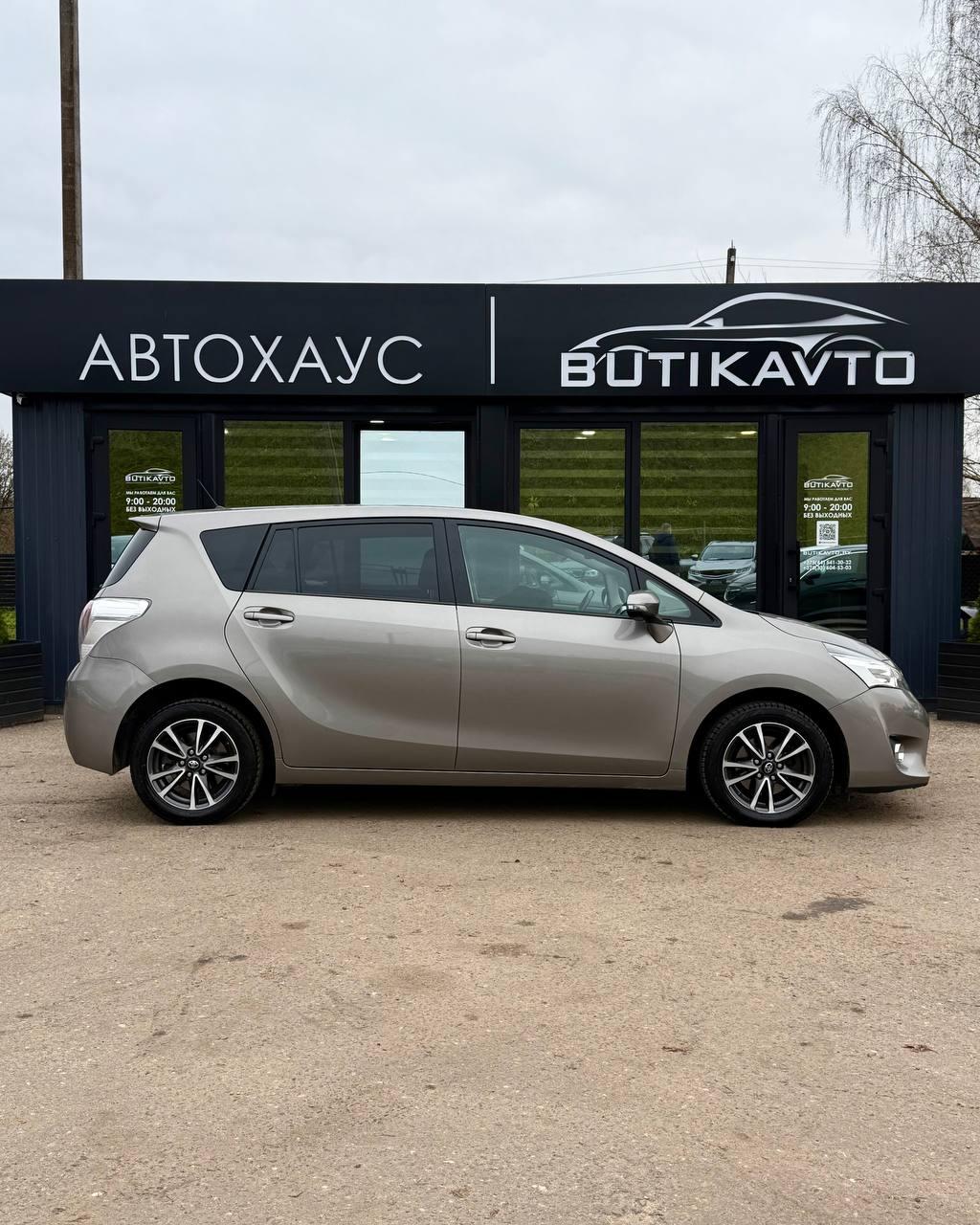 Toyota Verso I · Рестайлинг , 2014 г., механика, дизель - фото 8