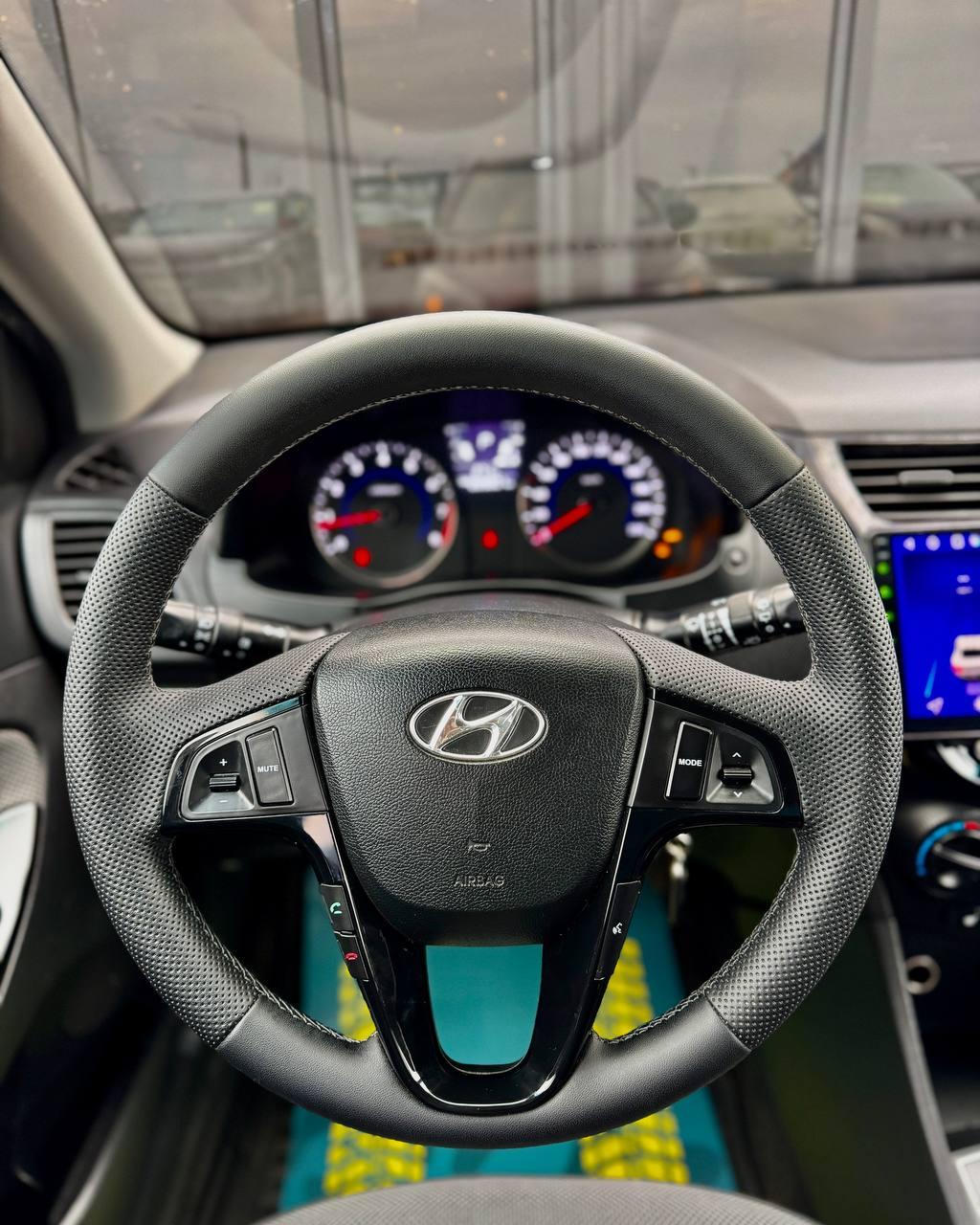 Hyundai Solaris I , 2011 г., автомат, бензин - фото 15