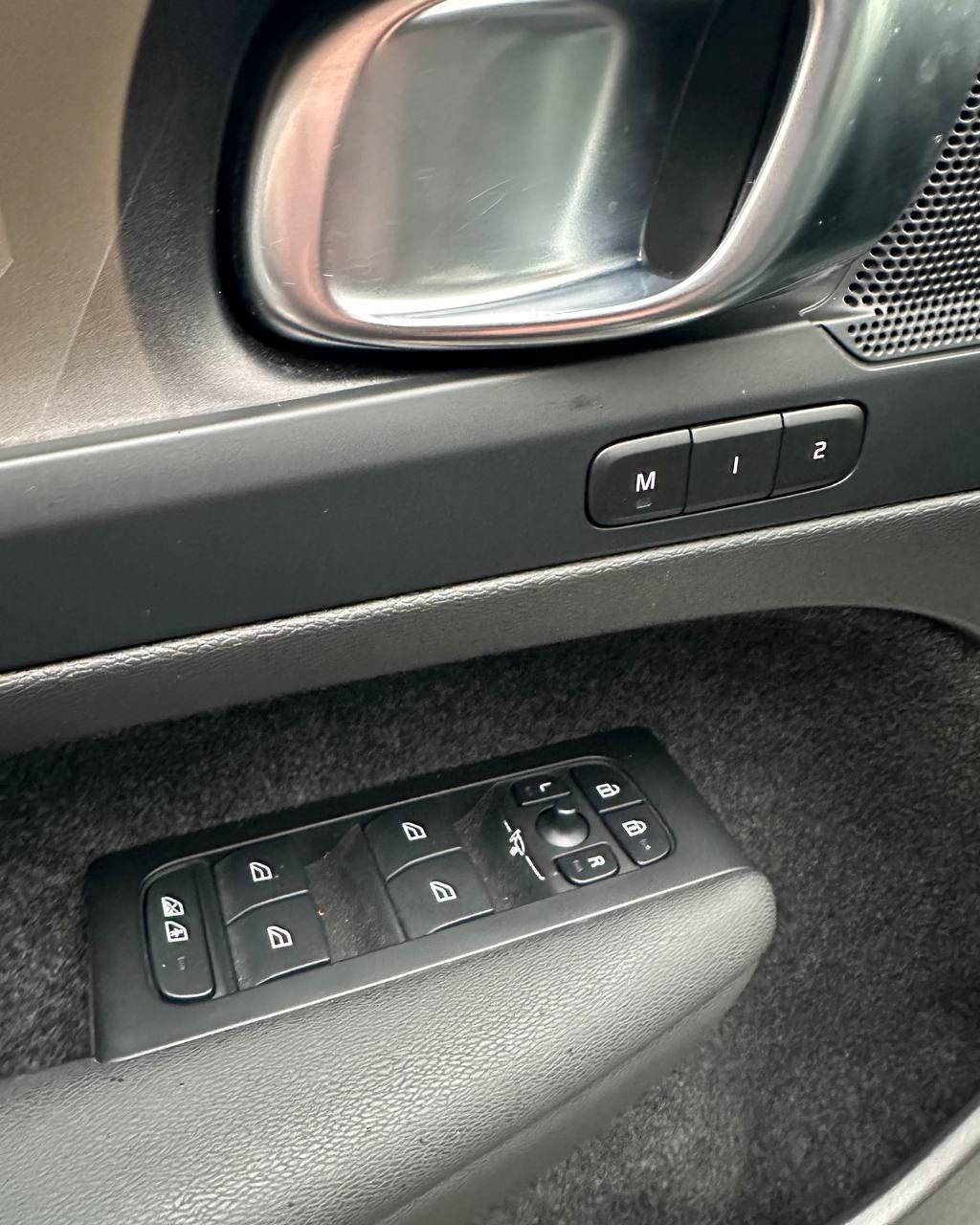 Volvo XC40 I · Рестайлинг , 2022 г., автомат, электро - фото 15