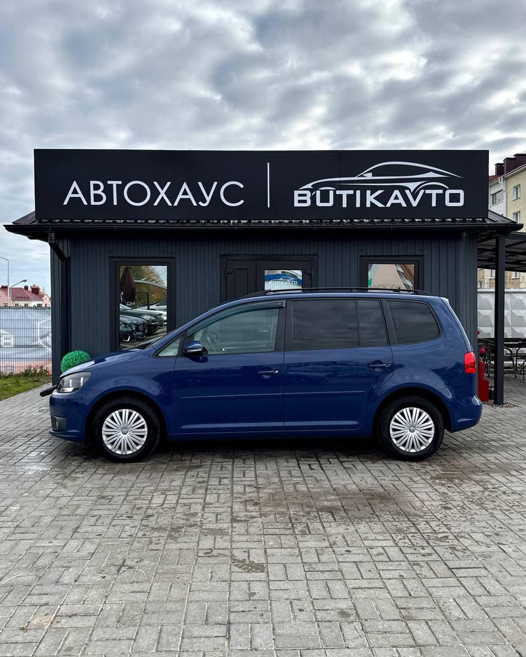 Volkswagen Touran I · 2-й рестайлинг , 2010 г., механика, дизель  - фото 4