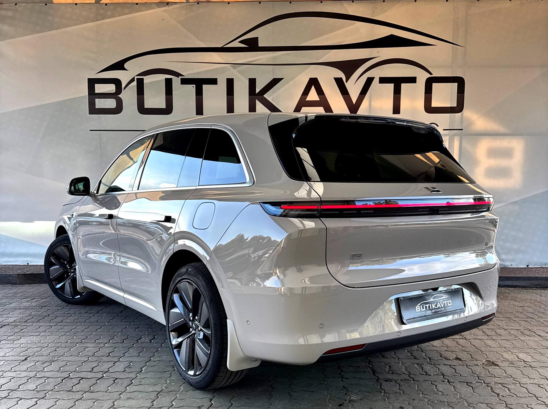 Li Auto L6 I , 2024 г., автомат, гибрид - фото 5