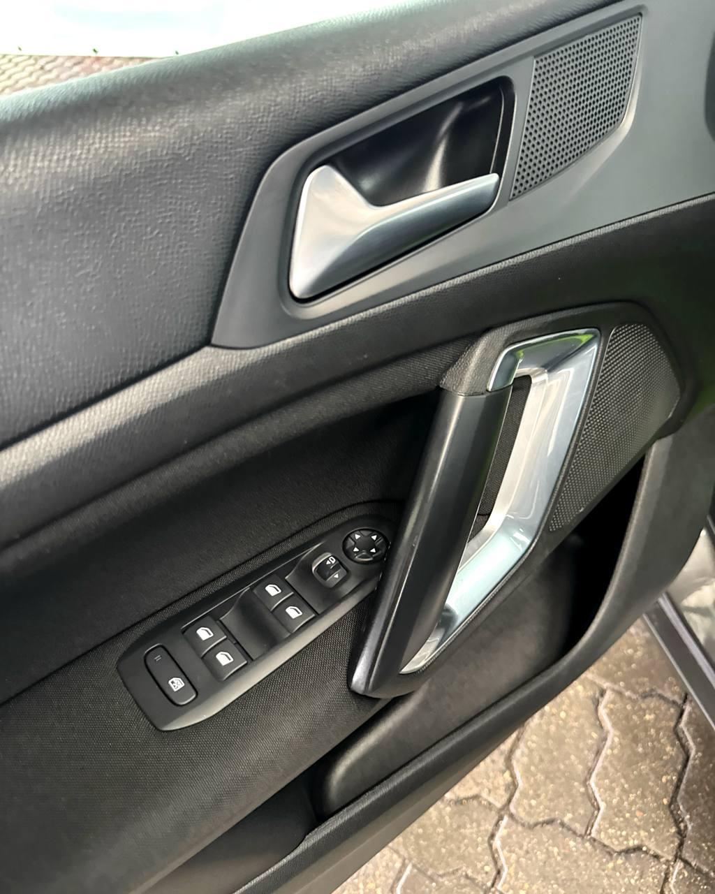 Peugeot 308 T9 · Рестайлинг , 2019 г., механика, дизель - фото 9