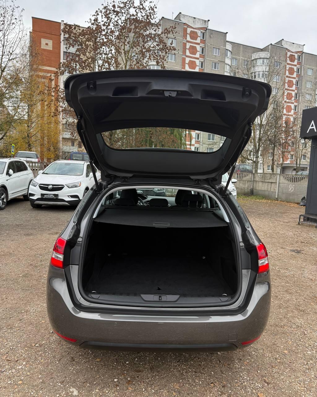 Peugeot 308 T9 · Рестайлинг , 2020 г., механика, бензин - фото 12