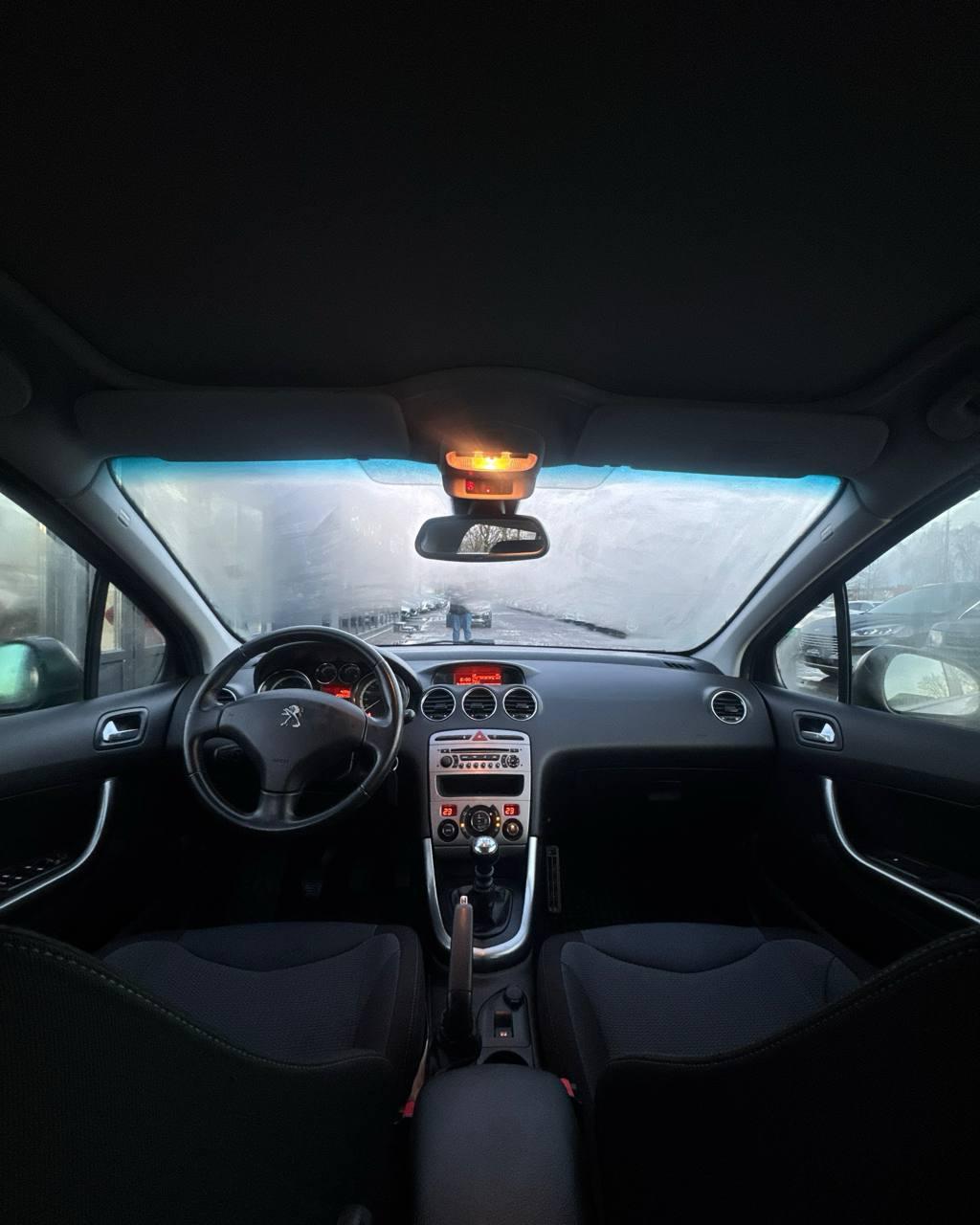 Peugeot 308 T7 · Рестайлинг , 2012 г., механика, дизель - фото 9