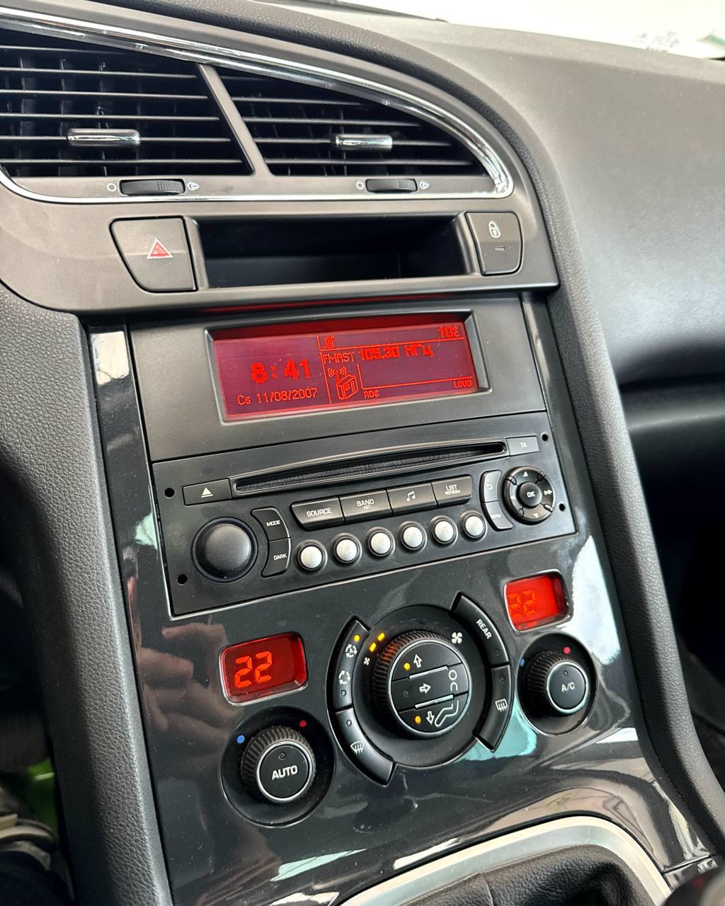 Peugeot 5008 I · Рестайлинг , 2014 г., механика, дизель - фото 11