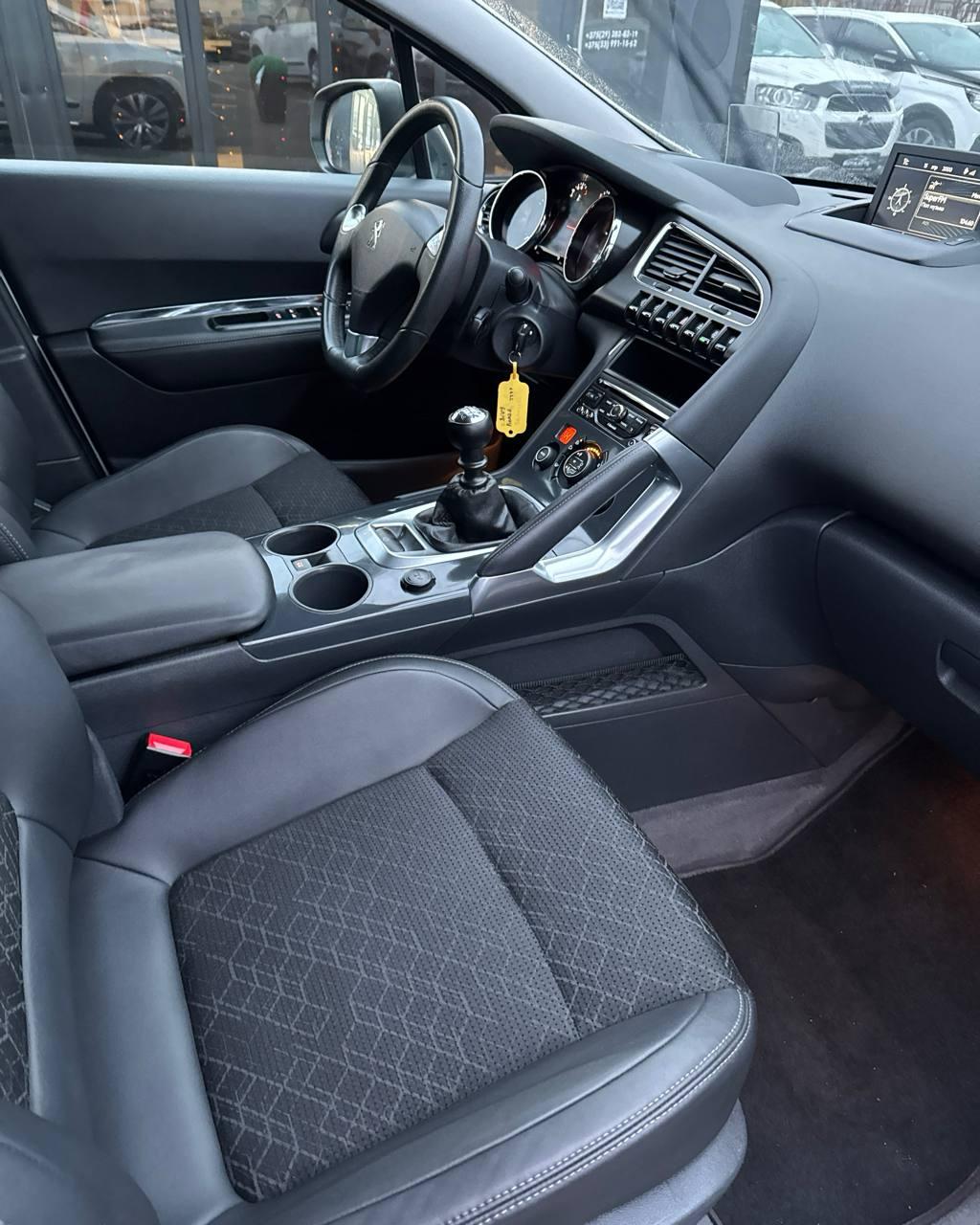 Peugeot 3008 I · Рестайлинг , 2014 г., механика, дизель - фото 13